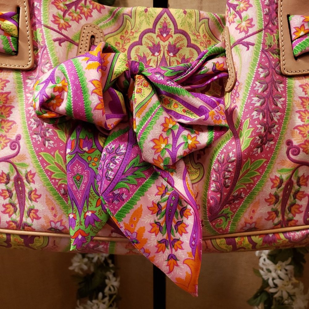 Echo Handbag - Picture 3 of 16